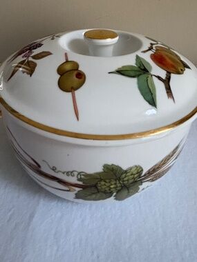 Royal Worcester Evesham Shape 23, Size 6 Bowl with Lid